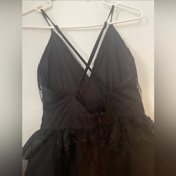 Cross back mini dress - Picture 2 of 3